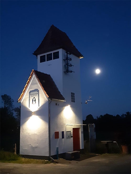 turm-bei-nacht